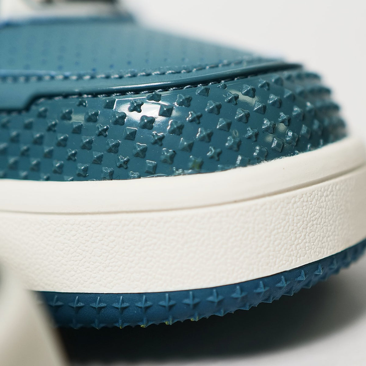Watson K Flip low-top sneaker in Ice Breath, pink and silver – alternate view 10