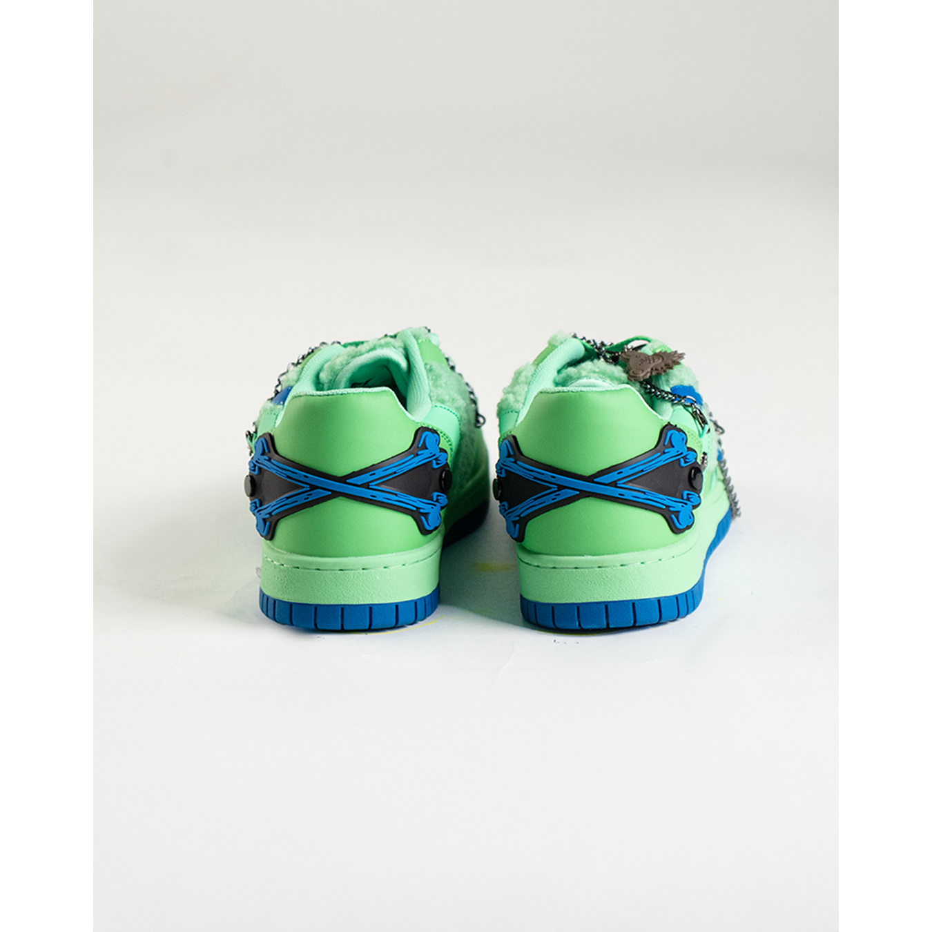 COURT CLASSIC SNEAKERS (UNCHAINED BEARS GREEN)