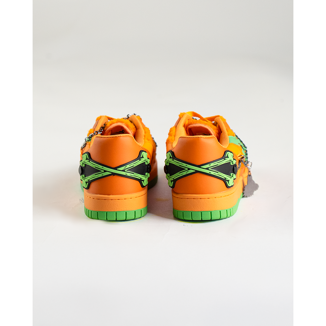 COURT CLASSIC SNEAKERS (UNCHAINED BEARS ORANGE)