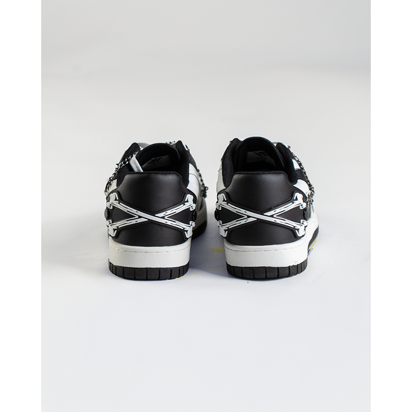 COURT CLASSIC SNEAKERS (PANDA)