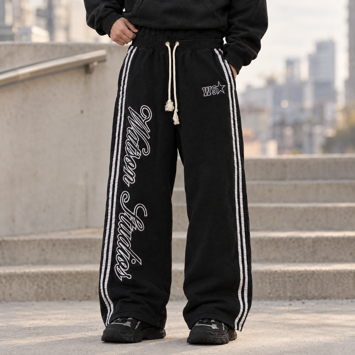 SWEATPANTS